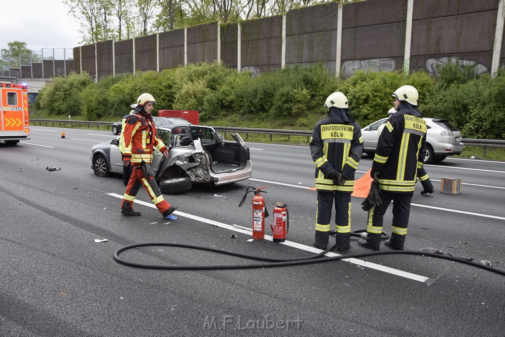 VU Auffahrunfall A 3 Rich Oberhausen kurz vor AS Koeln Dellbrueck P077.JPG - Miklos Laubert